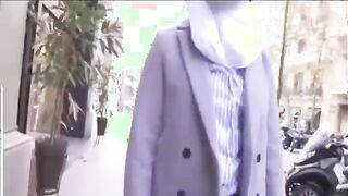 البنت في الشارع بينادي عليها المعجب بيها وهي ماشيه وبتوقفله بيزنها  شرمها سكس عالحيط وبيحك زوبره فيها اوي وبتقوله اوعا مينفعش